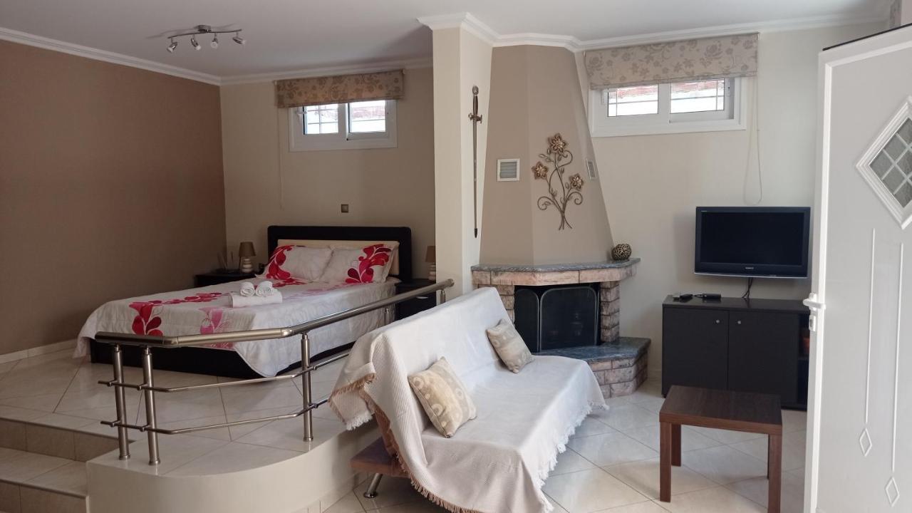 Elena Apartment Artemida  Bagian luar foto