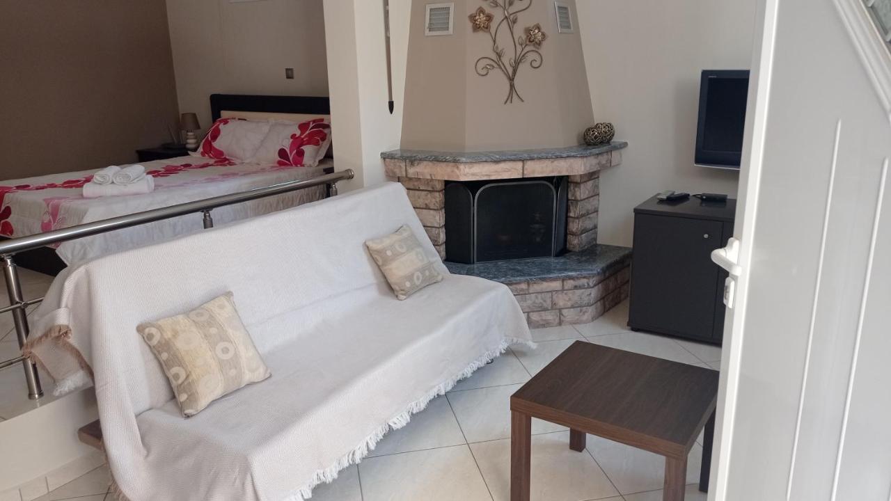 Elena Apartment Artemida  Bagian luar foto